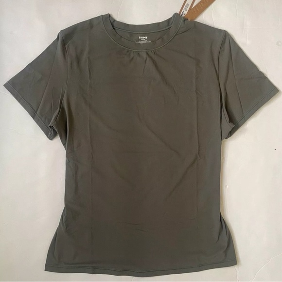 SKIMS Tops - Skims fits everyone short sleeve t shirt size Medium